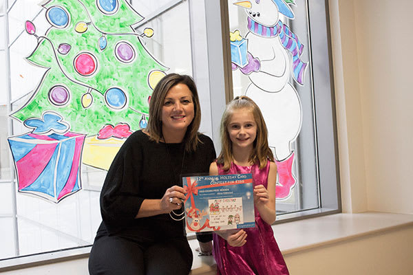 Angela Zangari Niagara Health’s Executive Vice President Finance, Operations and Chief Financial Officer, presenting the Holiday Card Contest grand prize certificate to Alexa Kirkwood of Fonthill. 