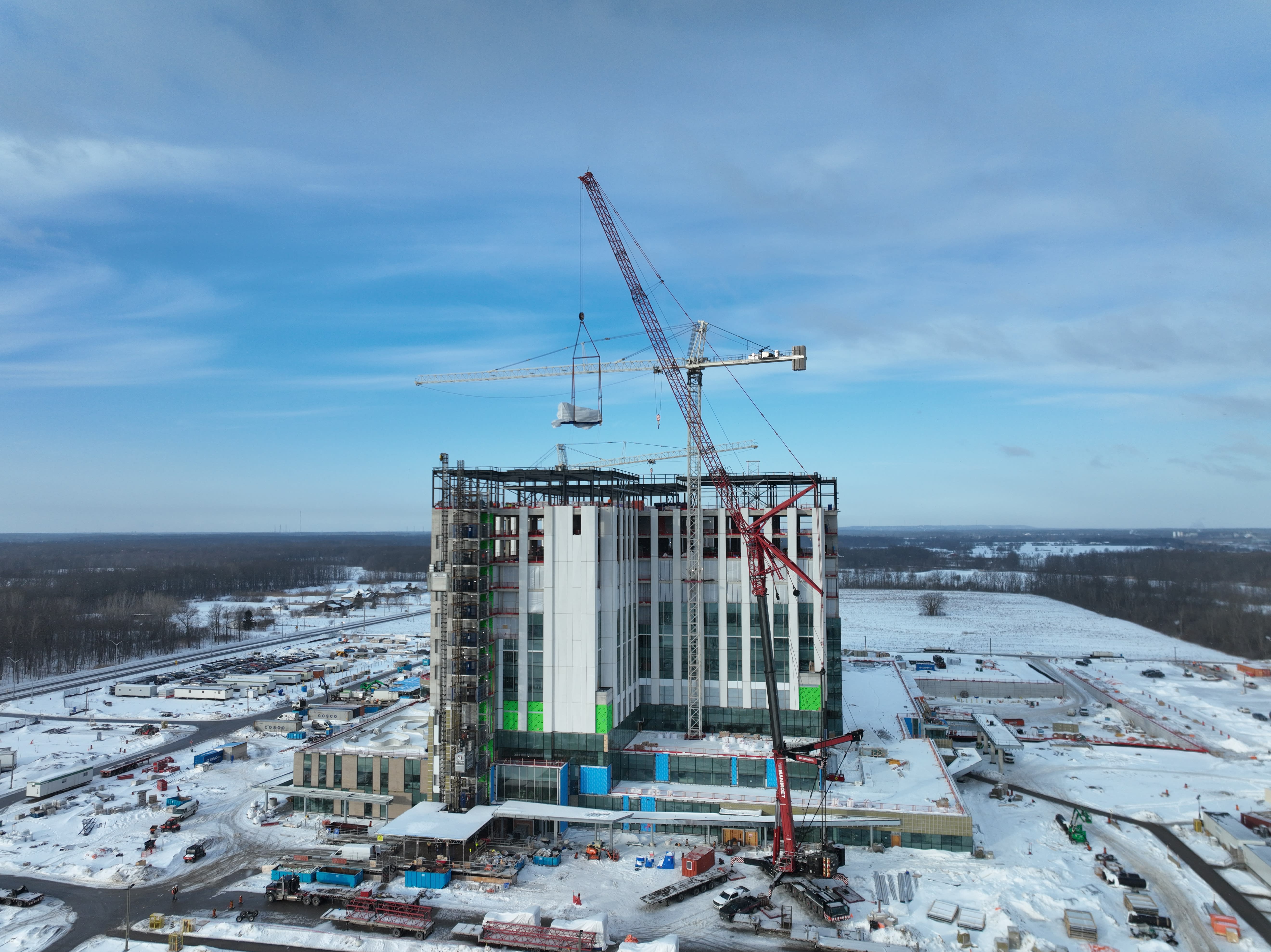 Generator lift at South Niagara Hospital 
